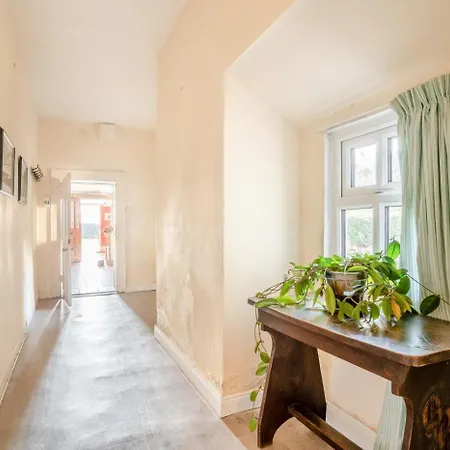 3 Bed In Oc-ii16584 Ferienhaus *